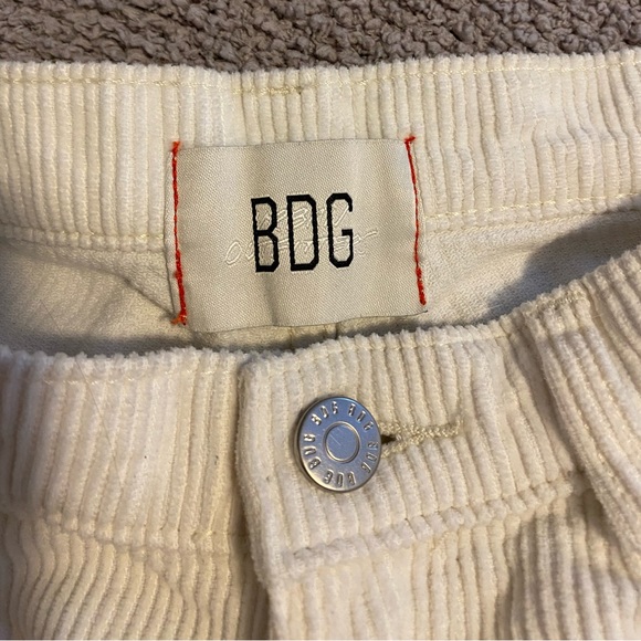 Urban outfitters BDG white corduroy shorts - Picture 3 of 5